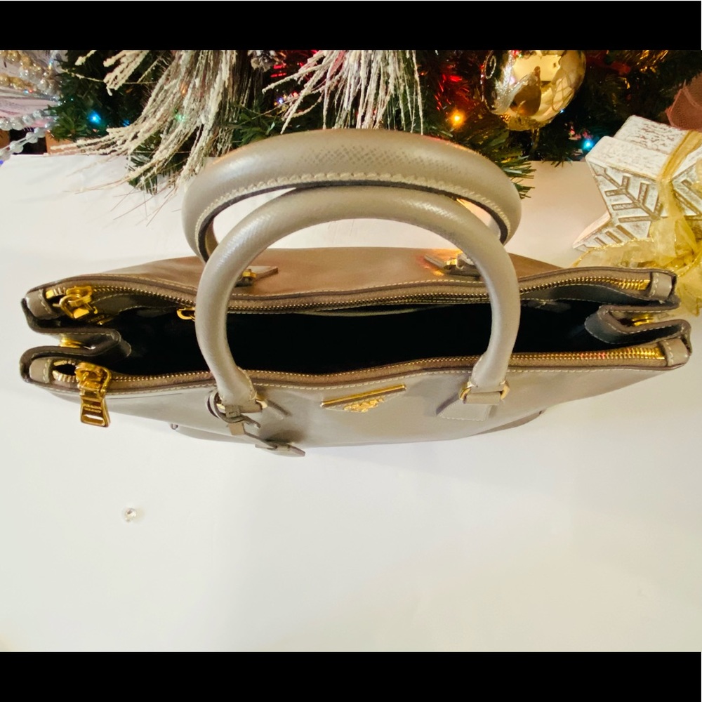Sold ⚡️⚡️Authentic Prada Saffiano Lux Tote Bag - Picture 15 of 16